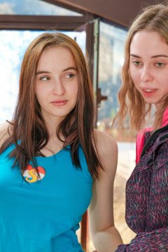 Элис Флор и Эрика Мори в фильме "Клуб влюбленных" устроили снежную бурю! 4 Фото #1