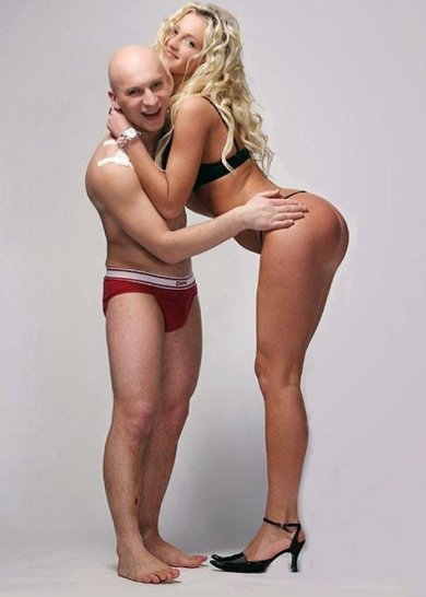 Голые сиськи и попа Ольги Бузовой для известного журнала фото 4