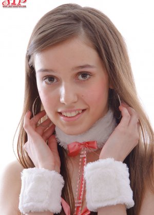 Миниатюрная девушка с крошечной грудью Фото #2