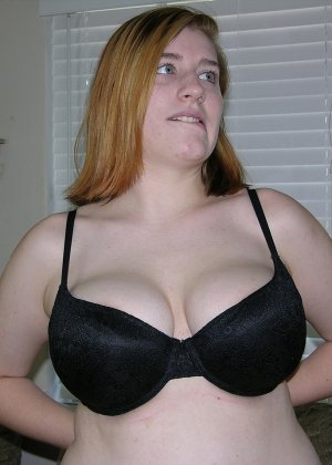 Пухлая любительская Роза надевает джинсы Фото #4