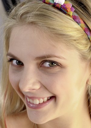 Зияющая дыра блондинки Фото #2