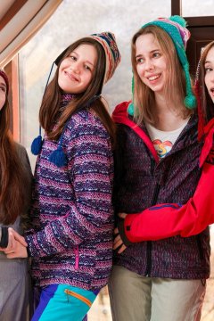 Марго фон Тиз и Элис Флор в фильме "Клуб влюбленных" устроили снегопад! 1 Фото #1